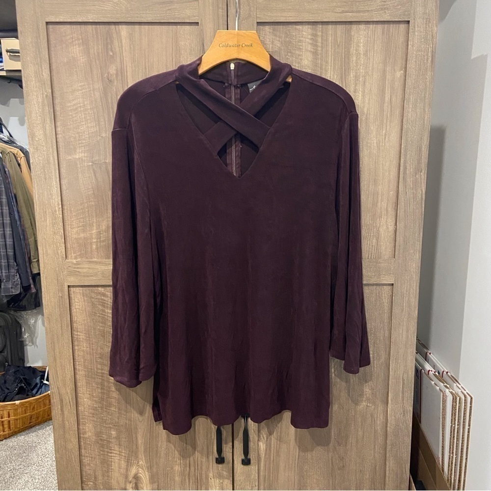 Chicos size 2 (large)‎ Travelers Top Mock Neck Criss Cross chest shirt Maroon